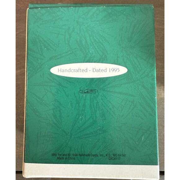 Hallmark Keepsake 1995 Collecting Memories Ornament Collector’s Club Beaver - Picture 3 of 3